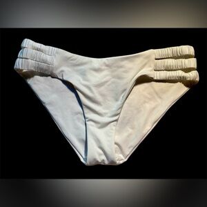 ⛱️BECCA Jordan Color Code White Bikini Bottoms NWT size M⛱️